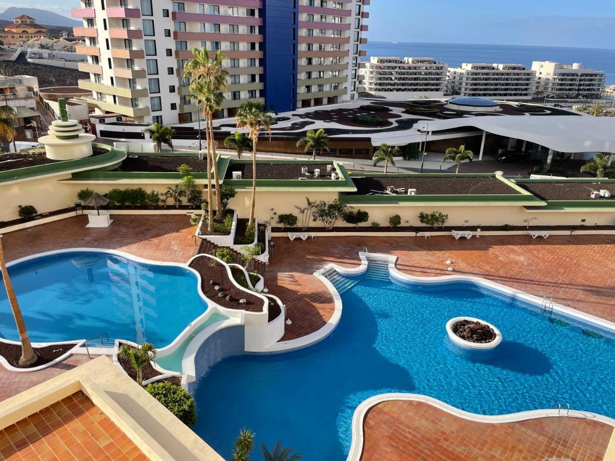 Modern 2-Bedroom Apartment With Stunning View アデヘ エクステリア 写真