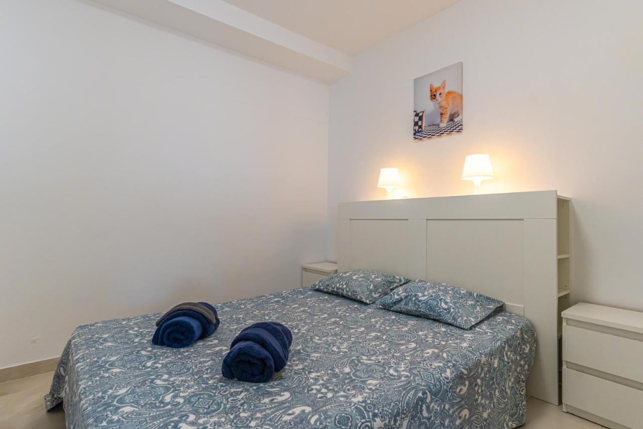 Modern 2-Bedroom Apartment With Stunning View アデヘ エクステリア 写真