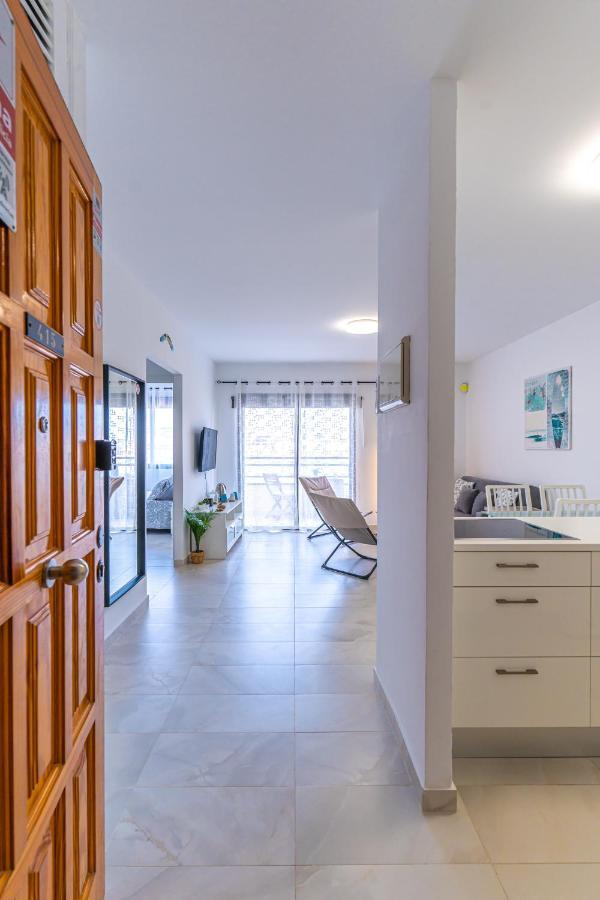 Modern 2-Bedroom Apartment With Stunning View アデヘ エクステリア 写真