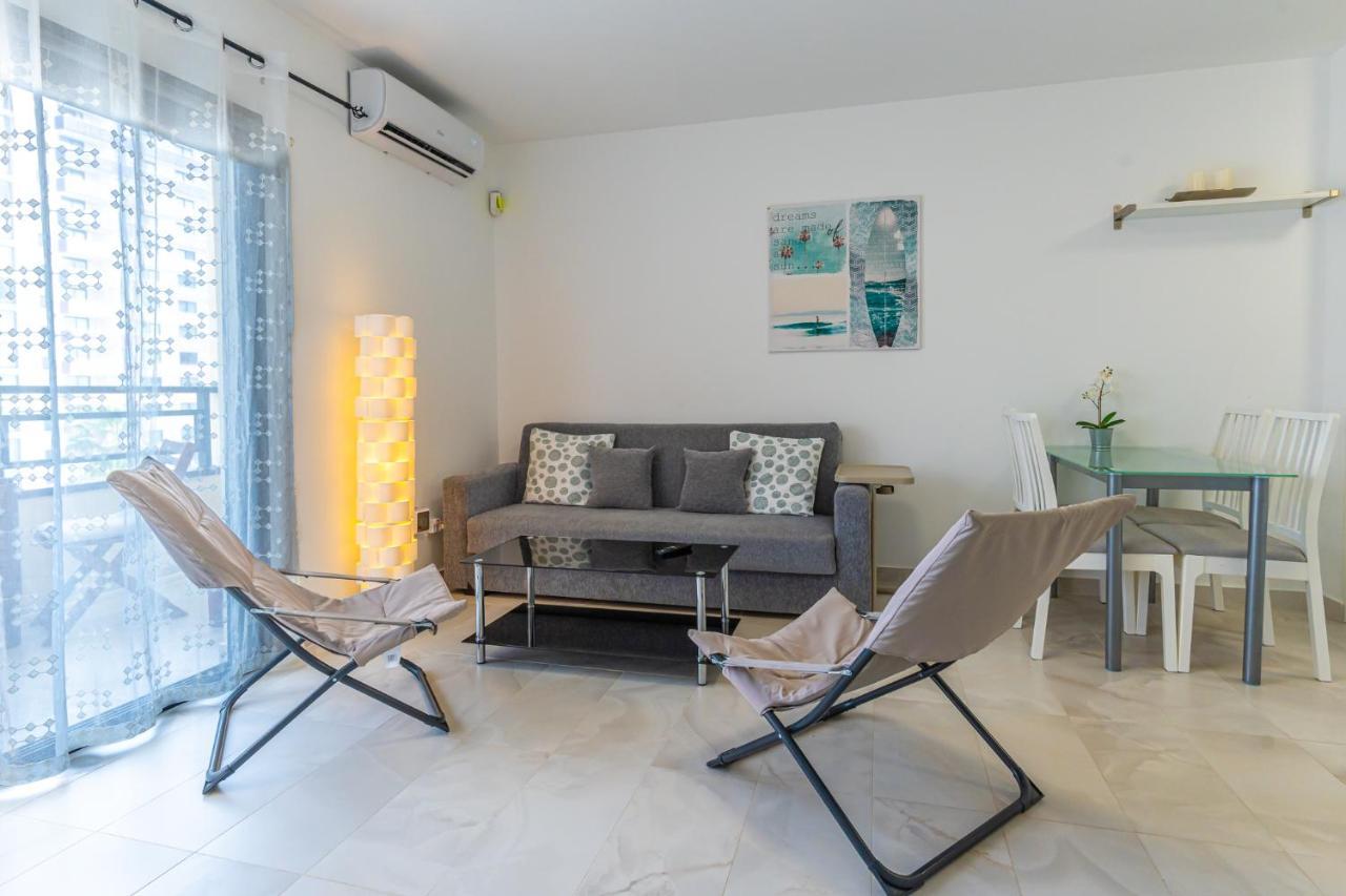 Modern 2-Bedroom Apartment With Stunning View アデヘ エクステリア 写真