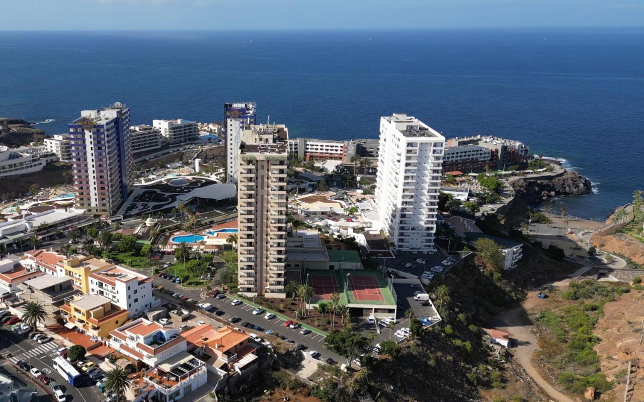 Modern 2-Bedroom Apartment With Stunning View アデヘ エクステリア 写真